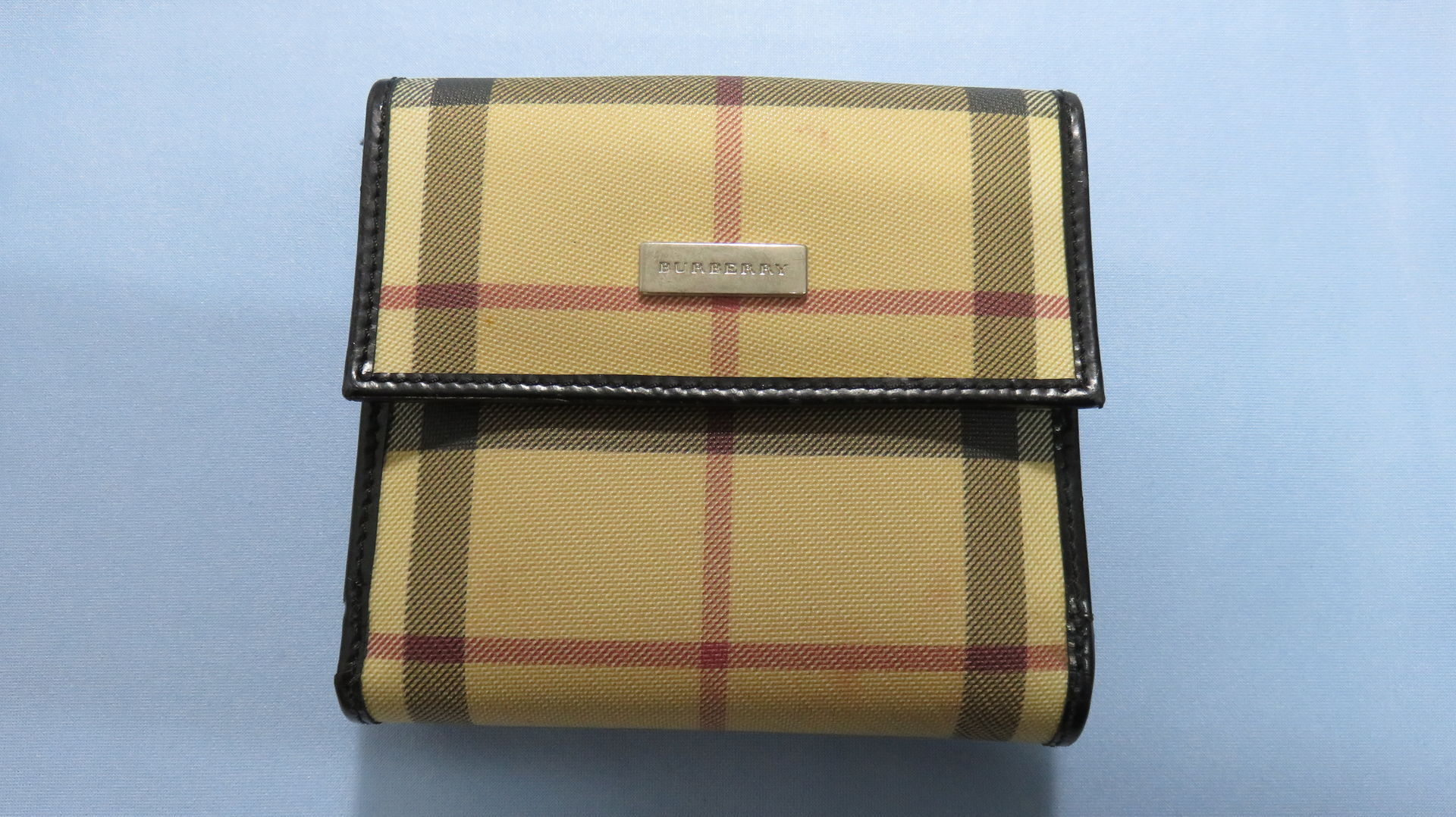 佐賀でブランド品の買取りお任せ下さい。バーバリー折財布高価買取致しました。