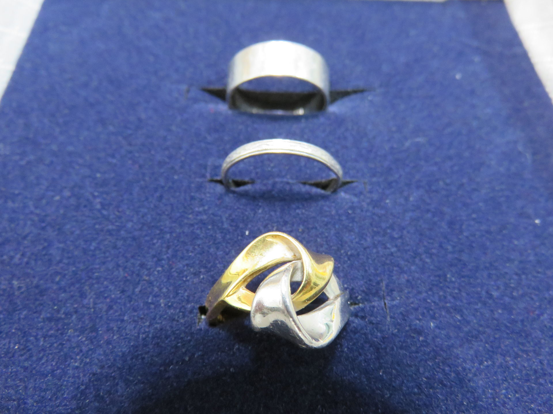 佐賀で金・プラチナ貴金属、おたからや高木瀬西店が高く高く買取り致します。。
