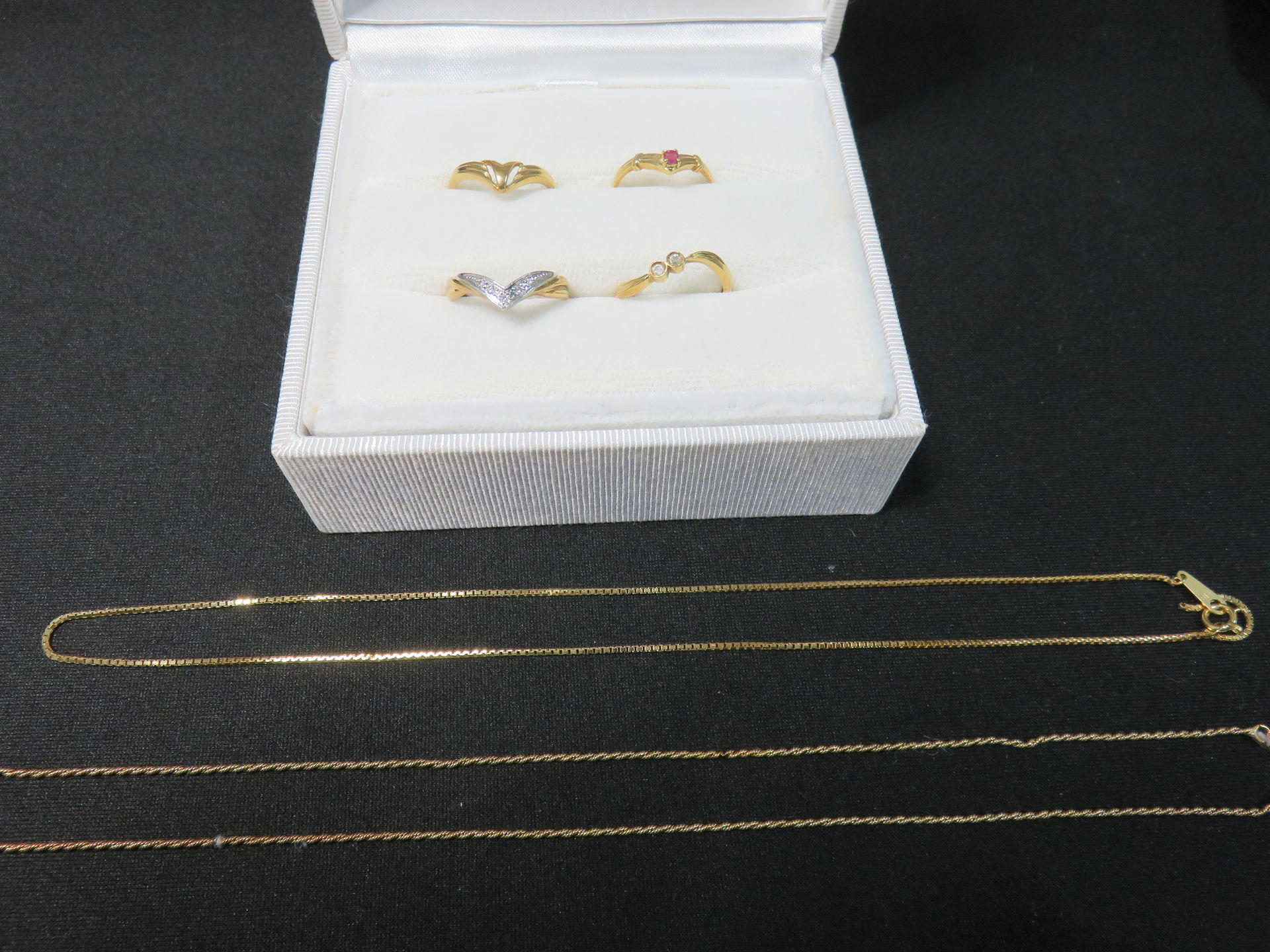 ダイヤモンド・金プラチナ製品の高価買取りはおたからや高木瀬西店にお任せ下さい。
