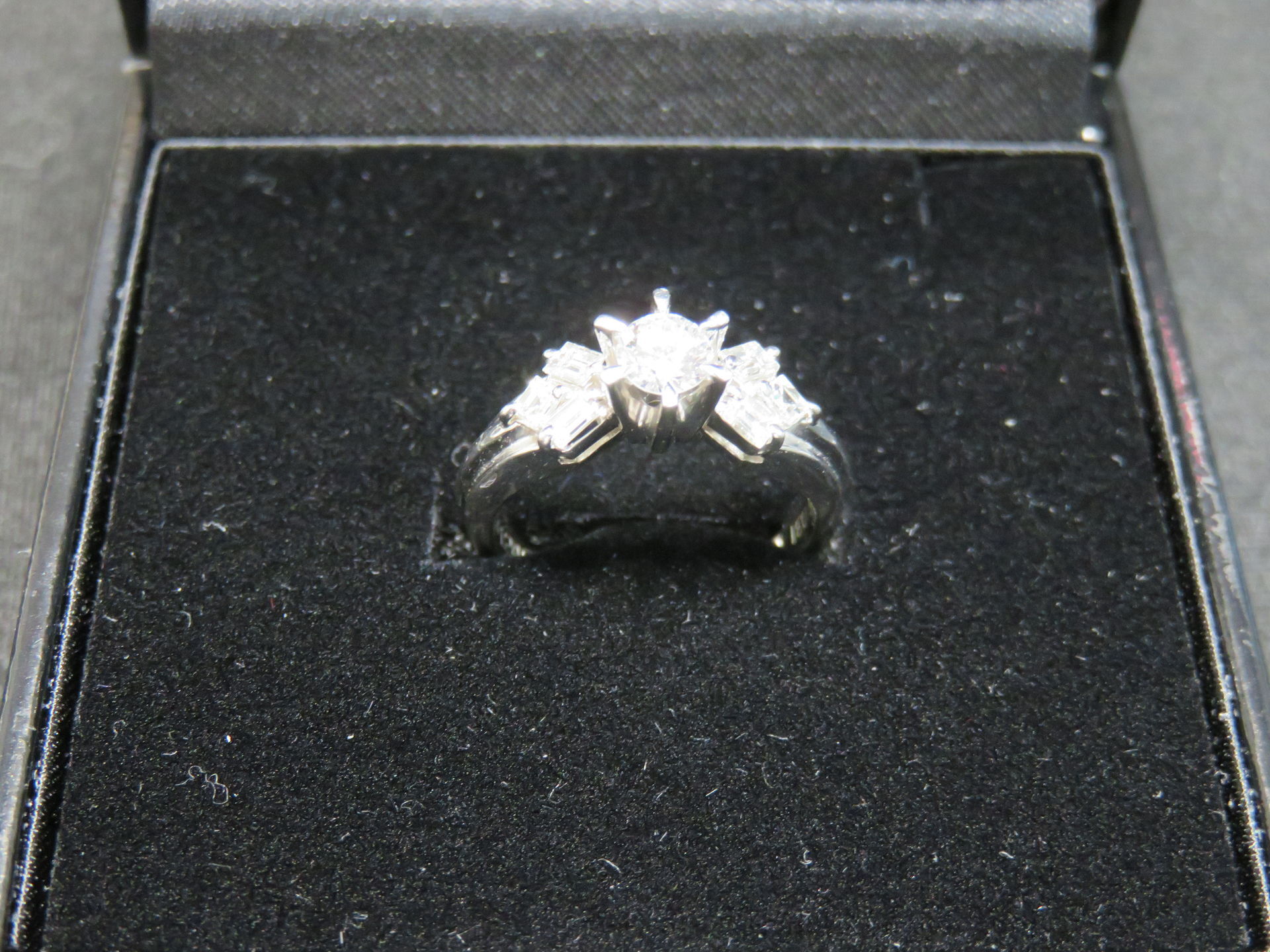 おたからや高木瀬西店では、金・プラチナ・貴金属アクセサリー高価買取致しております。