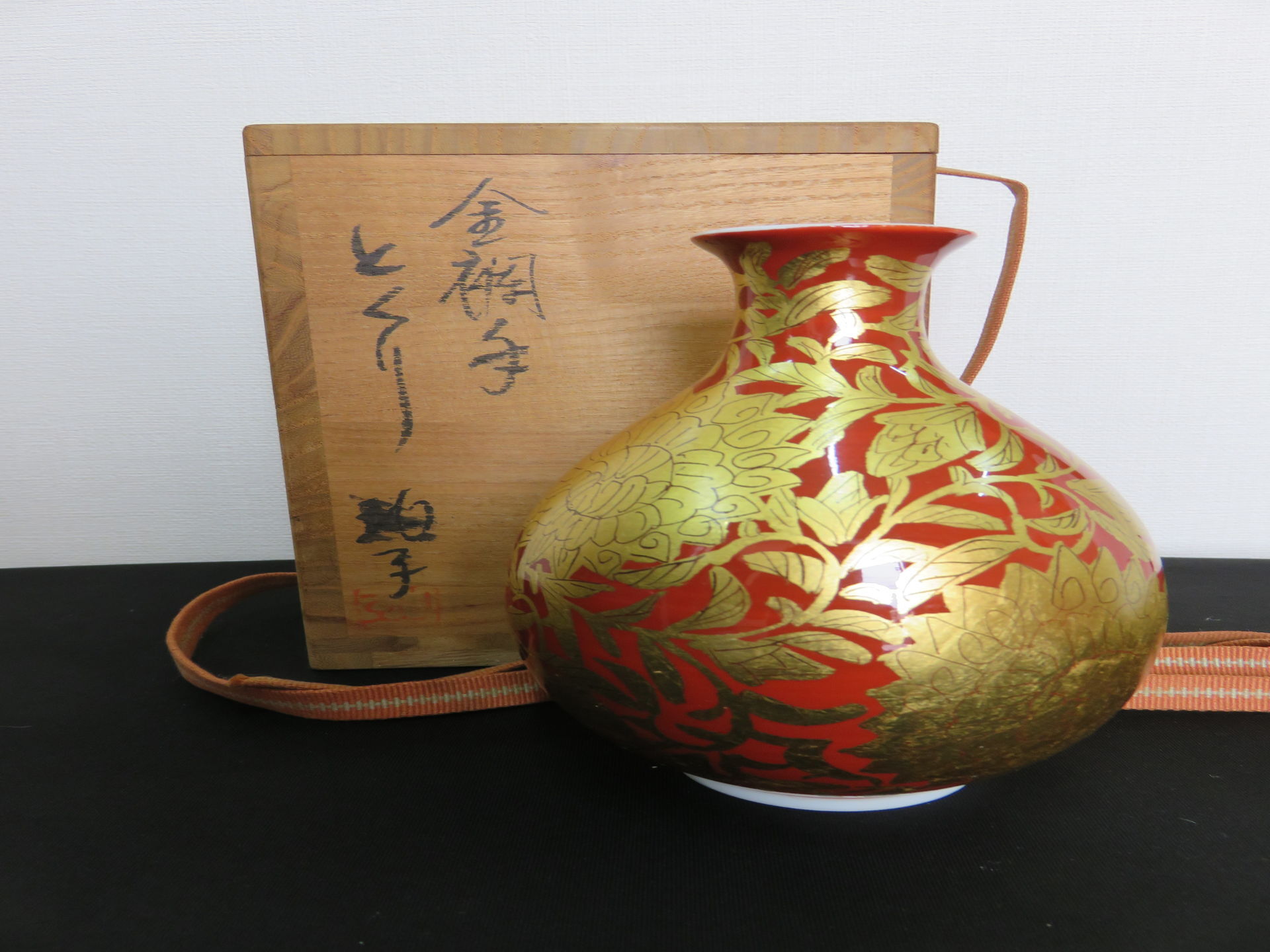 佐賀で陶芸品、ブランド食器の高価買取おたからや高木瀬西店にお任せ下さい。