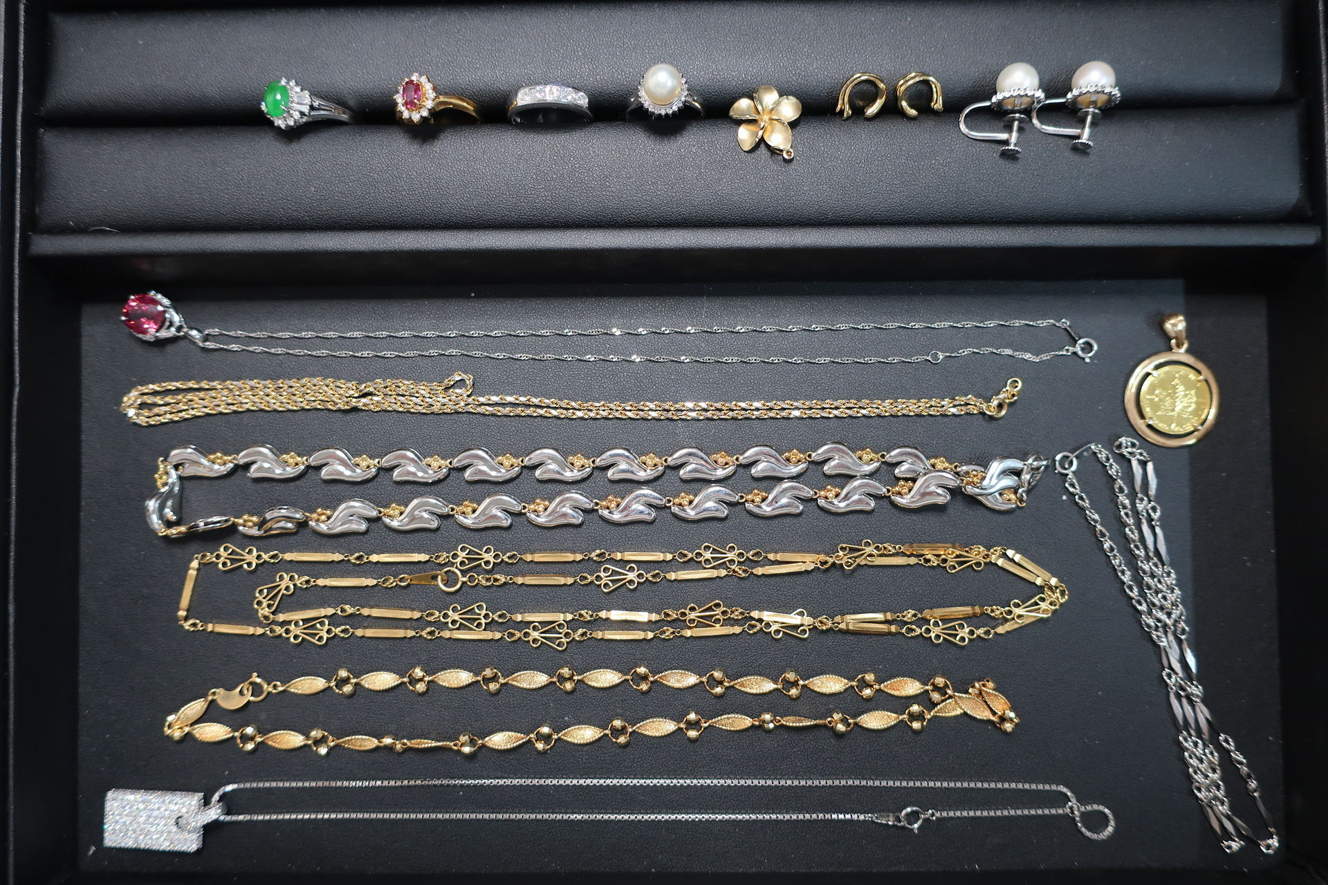 貴金属製品・金プラチナ、ダイヤモンドのご売却は佐賀のおたからや高木瀬西店へ。