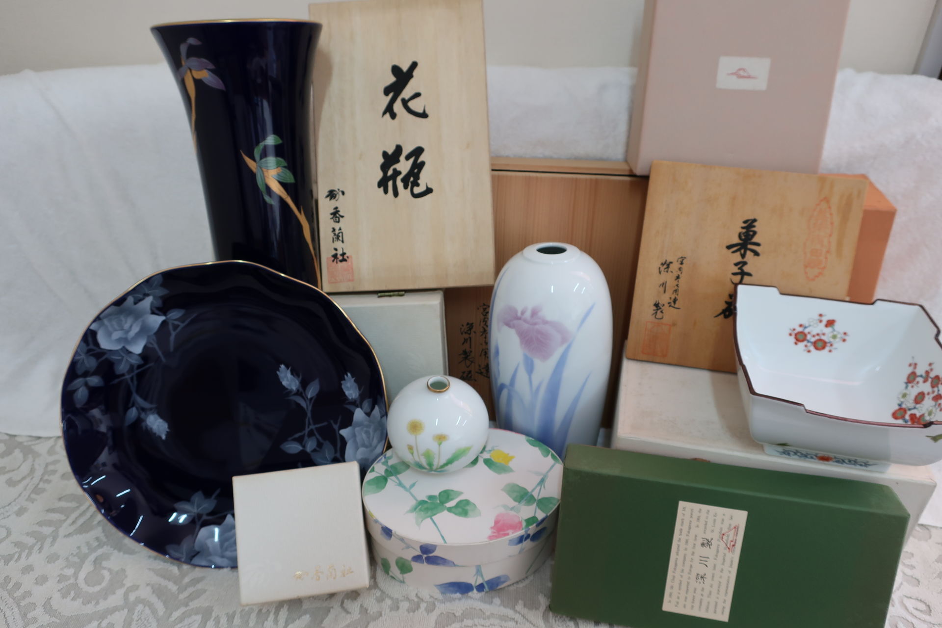 おたからや高木瀬西店の陶器、ブランド食器の高価買取の大変好評です。